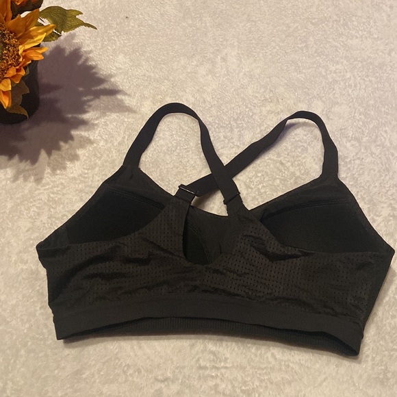 Victoria Sport Size 36C Lightweight Black Sport Bra - Picture 4 of 10